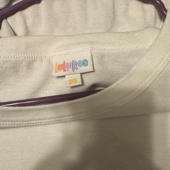 LuLaRoe Breast Cancer T-Shirt - Picture 2 of 2